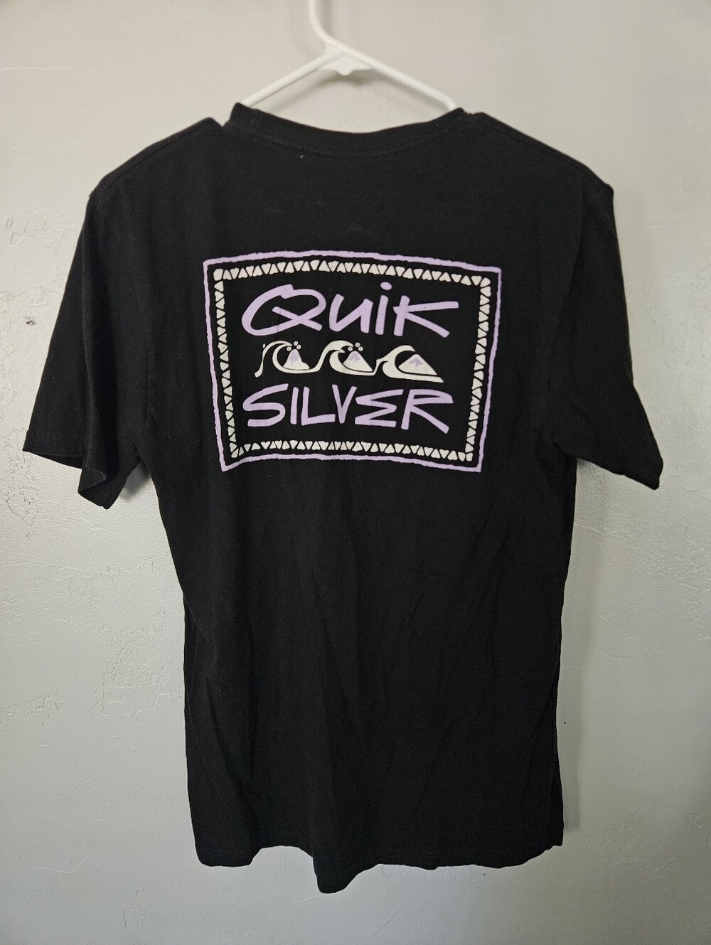 Quiksilver Black T-Shirt with Lilac Purple Logo Men's Medium Short Sleeve Tee